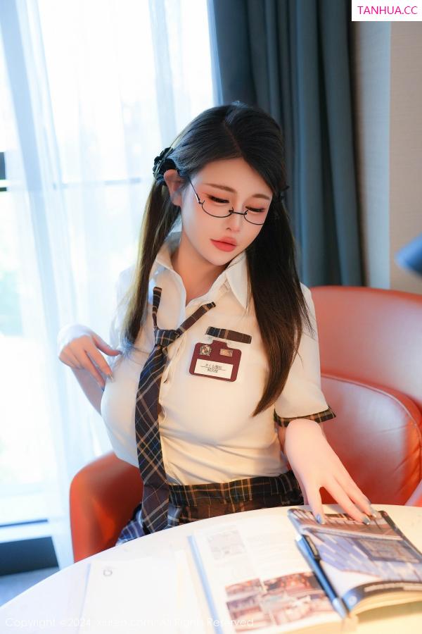 甜妮  [XiuRen]高清写真图 2024.07.04 No.8803 甜妮 丰腴美臀第17张图片